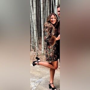 Tuckernuck velvet mod Ellie dress size medium like new condition.